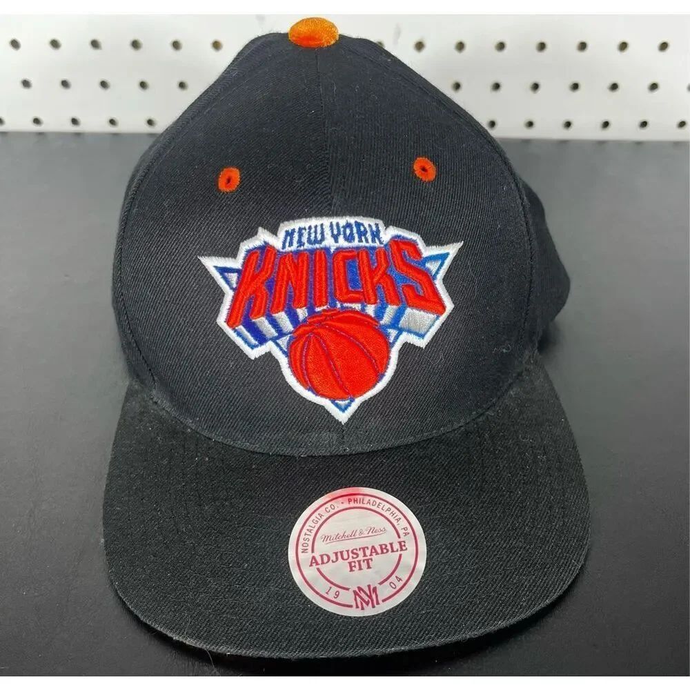 Mitchell & Ness NY Knicks fuzzy underside brim adjustable hat